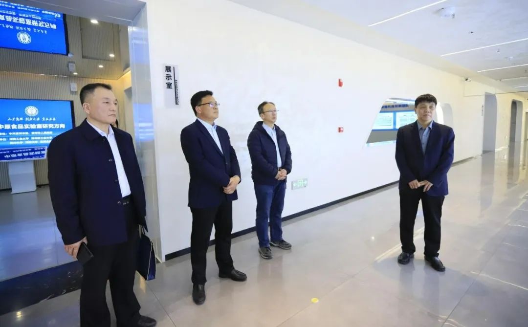 花花牛乳業(yè)集團(tuán)黨委書記、董事長唐洪峰一行赴中原食品實(shí)驗(yàn)室同中國工程院院士、中原食品實(shí)驗(yàn)室主任任發(fā)政座談交流