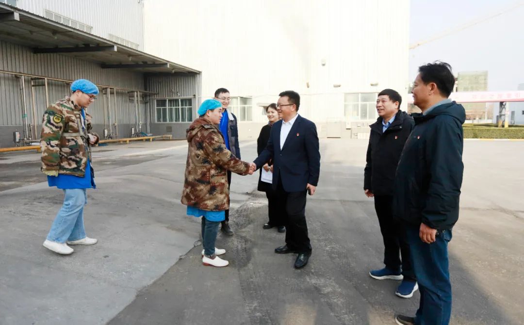 新春慰問送關(guān)懷——集團(tuán)黨委書記、董事長(zhǎng)慰問春節(jié)期間堅(jiān)守崗位的一線職工