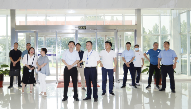 快訊|鄭州市二七區(qū)委副書(shū)記、區(qū)長(zhǎng)虎榮鑫蒞臨河南花花牛乳業(yè)集團(tuán)調(diào)研