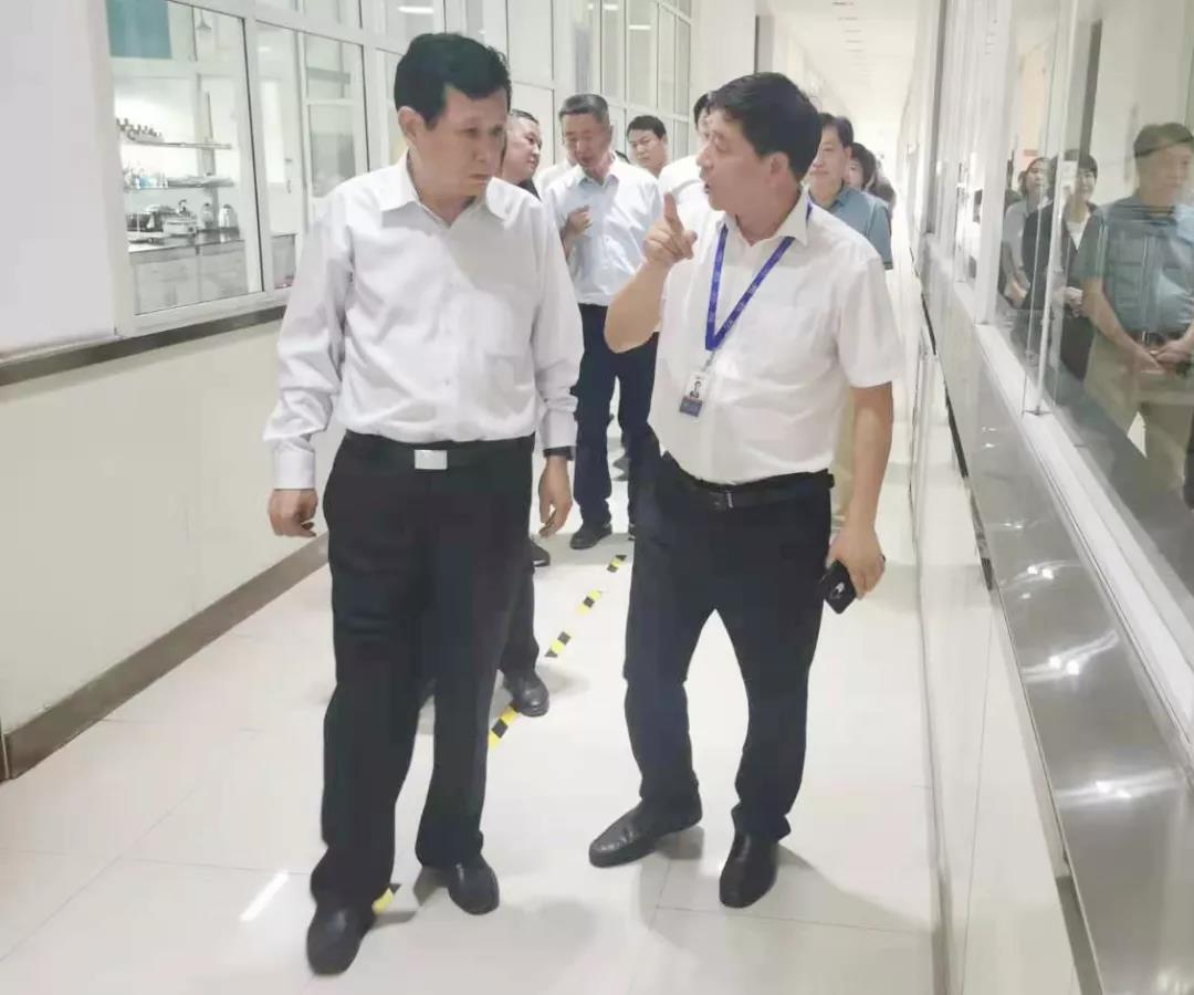 鄭州航空港區(qū)黨工委書記張俊峰蒞臨鄭州花花牛乳制品有限公司調研 鄭州航空港區(qū)黨工委書記張俊峰蒞臨鄭州花花牛乳制品有限公司調研
