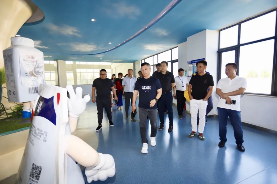 快訊 | 長(zhǎng)江商學(xué)院智能制造學(xué)會(huì)走進(jìn)花花牛乳業(yè)集團(tuán)