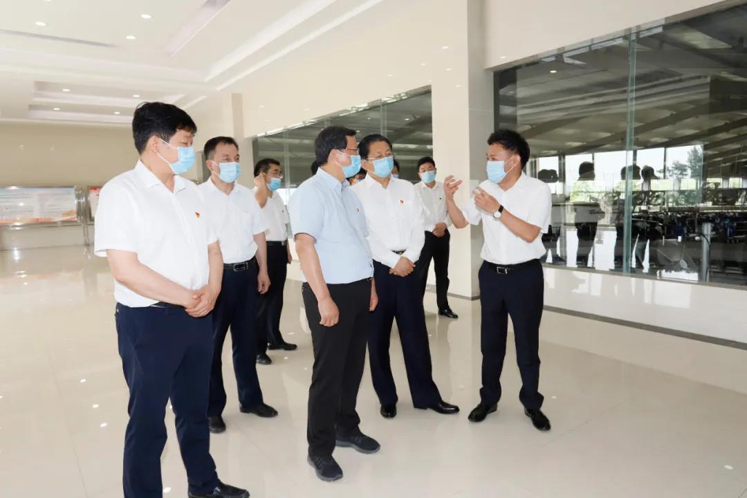 快訊 | 河南省委常委、省紀委書記、省監(jiān)委主任任正曉蒞臨花花牛乳業(yè)集團新蔡瑞亞牧場調研