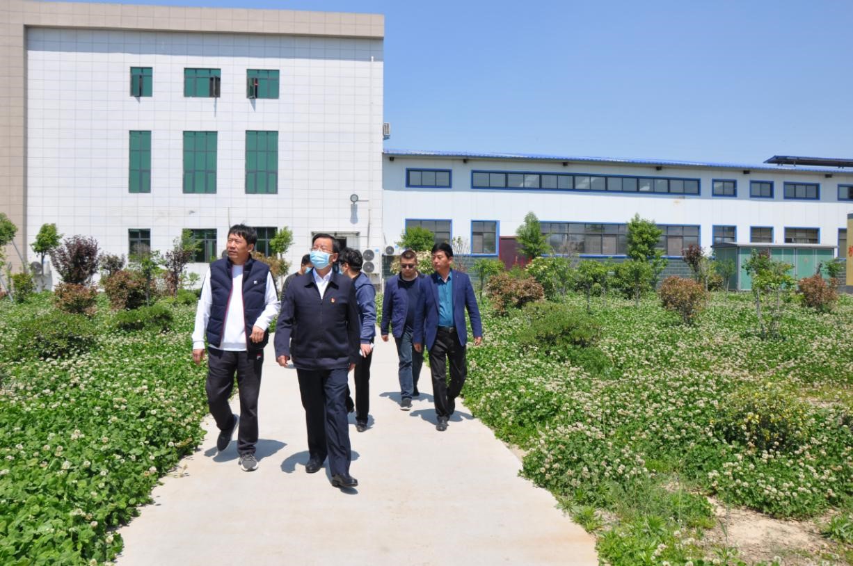 商丘市委常委、宣傳部部長王全周一行蒞臨睢縣瑞亞牧業(yè)有限公司調研