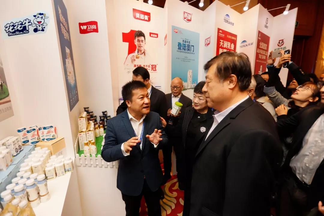 奶業(yè)新未來?中國(guó)奶業(yè)20強(qiáng)峰會(huì)在上海召開