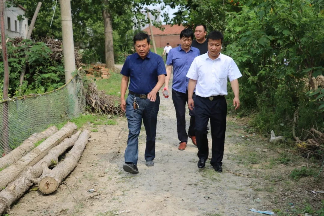 花花牛乳業(yè)集團(tuán)走訪慰問貧困戶 結(jié)對幫扶暖人心 花花牛乳業(yè)集團(tuán)走訪慰問貧困戶 結(jié)對幫扶暖人心