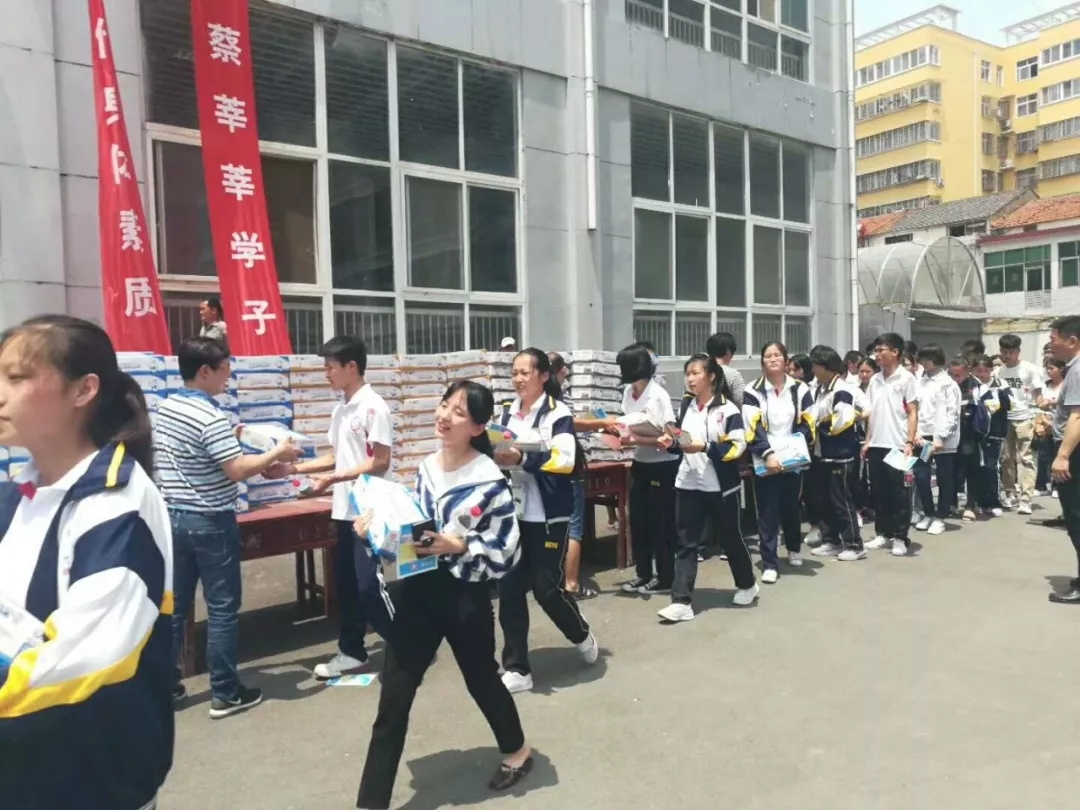 花花牛|捐助教育100萬元！做公益，我們是認(rèn)真的！