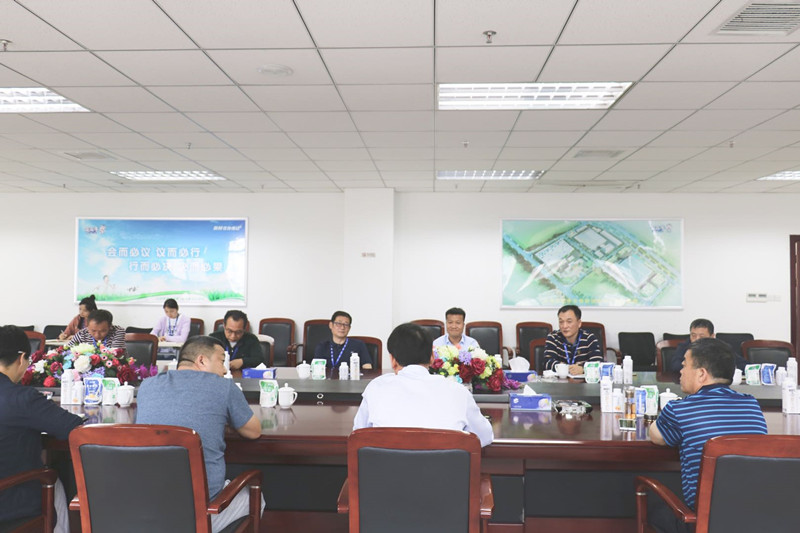 二七區(qū)張超副區(qū)長(zhǎng)蒞臨花花牛公司 調(diào)研指導(dǎo)工作 二七區(qū)張超副區(qū)長(zhǎng)蒞臨花花牛公司 調(diào)研指導(dǎo)工作