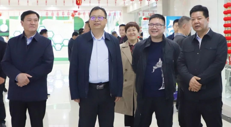 花花牛丨駐馬店市遂平縣政協(xié)黨組書(shū)記、主席張衛(wèi)東一行蒞臨花花牛魯山瑞亞牧場(chǎng)參觀