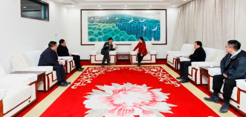 發(fā)揮產(chǎn)業(yè)優(yōu)勢 助力鄉(xiāng)村振興 | 民權(quán)縣委副書記、縣長王靜嫻會見關(guān)曉彥董事長一行